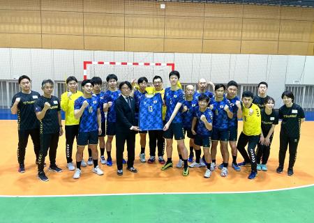 ヒュンメルがデフハンドボール男子日本代表、手話の入 ヒュンメルがデフハンドボール男子日本代表、手話の入