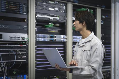 システム運用における今後の課題、セキュリティ強化が システム運用における今後の課題、セキュリティ強化が