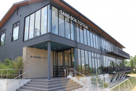 人口最少県、鳥取に新拠点を開設。地域課題を可能性に 人口最少県、鳥取に新拠点を開設。地域課題を可能性に