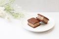 濃厚生チョコソース入りのアイスをブラウニー生地で贅 濃厚生チョコソース入りのアイスをブラウニー生地で贅