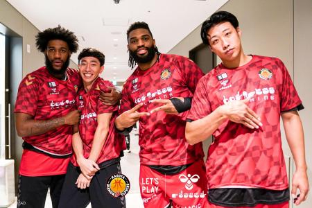 名古屋ダイヤモンドドルフィンズの試合でヒュンメルパ 名古屋ダイヤモンドドルフィンズの試合でヒュンメルパ