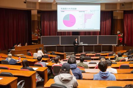 3年生が研究成果を披露名商大セミナー論文発表会開催 3年生が研究成果を披露名商大セミナー論文発表会開催