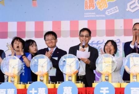 台中で広がる宮崎の笑顔 ― 台湾フェスで県が初参加、 台中で広がる宮崎の笑顔 ― 台湾フェスで県が初参加、