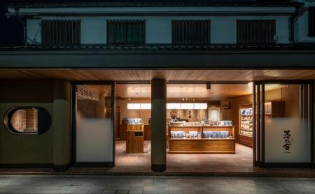 太宰府天満宮を象徴する“梅”をテーマにした限定商品を 太宰府天満宮を象徴する“梅”をテーマにした限定商品を