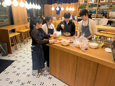 富山の学生とともに地域の魅力を再発見― 酒粕×日本酒 富山の学生とともに地域の魅力を再発見― 酒粕×日本酒