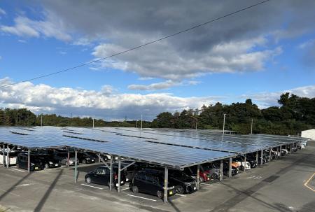 国内最大級となるソーラーカーポートが相馬事業所で運 国内最大級となるソーラーカーポートが相馬事業所で運