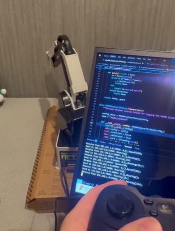 DOBOT社製協働ロボットアーム「MG400」を活用した自律 DOBOT社製協働ロボットアーム「MG400」を活用した自律