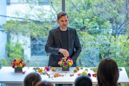 ニコライ・バーグマンと共に 博多織の未来を紡ぐ唯一 ニコライ・バーグマンと共に 博多織の未来を紡ぐ唯一