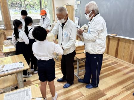水のつながりプロジェクト「おかげ米」贈呈式について 水のつながりプロジェクト「おかげ米」贈呈式について