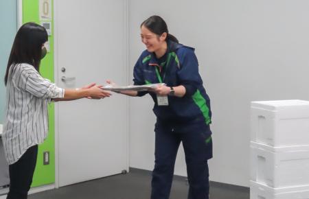 県内8拠点の精鋭が接遇力を披露 配達業務品質の頂点 県内8拠点の精鋭が接遇力を披露 配達業務品質の頂点