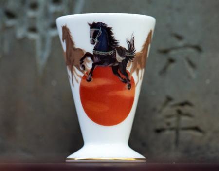 新年、午年を大倉陶園 作「干支の酒杯」と共に迎える 新年、午年を大倉陶園 作「干支の酒杯」と共に迎える