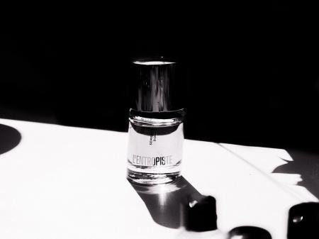 数々の名香を生み出すレジェンド調香師がついに独立。 数々の名香を生み出すレジェンド調香師がついに独立。