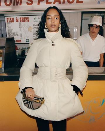 バーバリー、阪急うめだ本店にてアウターウェアを展開 バーバリー、阪急うめだ本店にてアウターウェアを展開