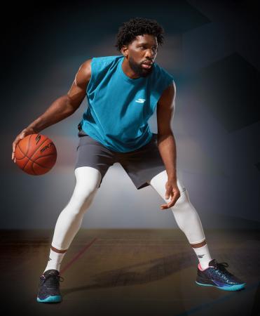 スケッチャーズ × ジョエル・エンビード初のシグネチ スケッチャーズ × ジョエル・エンビード初のシグネチ