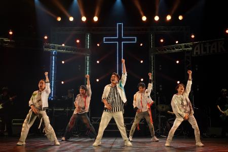 美しき男たちが、激しく歌い踊り“魂を救う”衝撃のミュ 美しき男たちが、激しく歌い踊り“魂を救う”衝撃のミュ