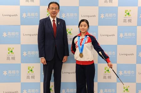 高槻市在住の高校2年生・阿久根あかりさんがバトント 高槻市在住の高校2年生・阿久根あかりさんがバトント