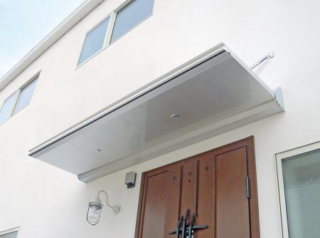 木造住宅に後付け可能な「ステー付アルミ庇(ひさし) 木造住宅に後付け可能な「ステー付アルミ庇(ひさし)