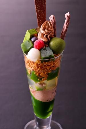 京都・伊藤久右衛門「抹茶チョコレートパフェ」1utf-8 京都・伊藤久右衛門「抹茶チョコレートパフェ」1utf-8