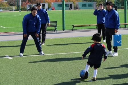 親子で楽しむサッカー体験!神戸学院大学とヴィッセル 親子で楽しむサッカー体験!神戸学院大学とヴィッセル