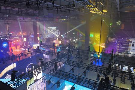 2 年に一度、舞台演出に関わるプロフェッショナルが集 2 年に一度、舞台演出に関わるプロフェッショナルが集