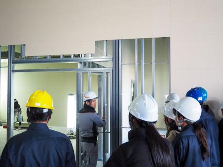 三和建設、高校生による現場見学会を開催 三和建設、高校生による現場見学会を開催