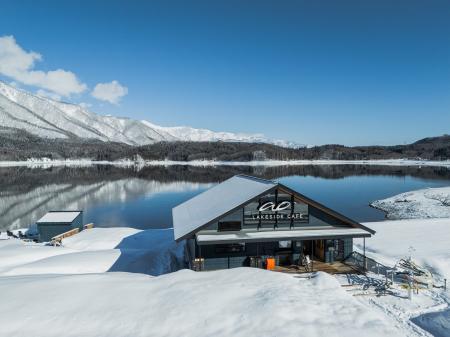青木湖が一年で最も美しく静まる季節に ~“ao”の冬だ 青木湖が一年で最も美しく静まる季節に ~“ao”の冬だ