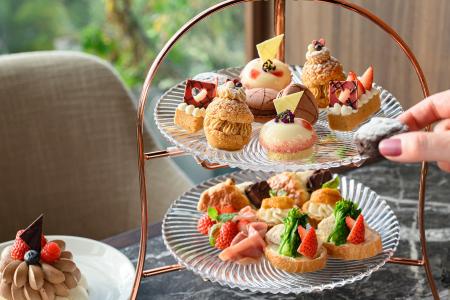 いちご×チョコレートのアフタヌーンティーが登場。甘 いちご×チョコレートのアフタヌーンティーが登場。甘