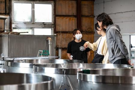 恩納村の酒蔵へ「恩納酒造所 見学ツアー」冬期限定で 恩納村の酒蔵へ「恩納酒造所 見学ツアー」冬期限定で