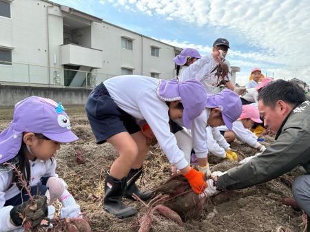「触れる・食べる・作る」 “食への感謝”を育む 「触れる・食べる・作る」 “食への感謝”を育む