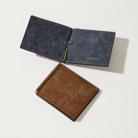 【新色登場】金の採掘現場に広がる“岩肌と湖”を表現。 【新色登場】金の採掘現場に広がる“岩肌と湖”を表現。