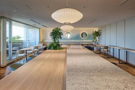 青山一丁目駅直結。窓いっぱいの緑に包まれる180平方 青山一丁目駅直結。窓いっぱいの緑に包まれる180平方