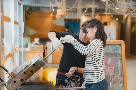 【愛知・知多半島】牡蠣小屋で牡蠣をぺったんこ!”焼 【愛知・知多半島】牡蠣小屋で牡蠣をぺったんこ!”焼