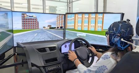 ナノイー(帯電微粒子水)技術による運転中の集utf-8 ナノイー(帯電微粒子水)技術による運転中の集utf-8