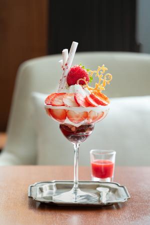 【ホテルオークラ福岡】10種類以上で構成したいちごの 【ホテルオークラ福岡】10種類以上で構成したいちごの