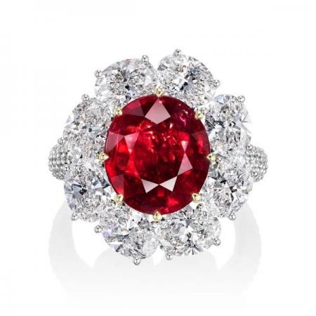 『2.5億円ダイヤ』など“実物資産”を展示。金価格高騰 『2.5億円ダイヤ』など“実物資産”を展示。金価格高騰