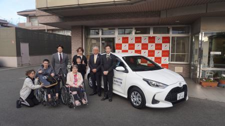 MKチャリティカップ寄付活動でトヨタ「ヤリスハイブリ MKチャリティカップ寄付活動でトヨタ「ヤリスハイブリ