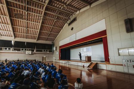 “たった一言で人生は変わる” VALX代表・只石が母校で “たった一言で人生は変わる” VALX代表・只石が母校で