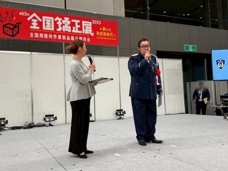 警察庁特別防犯支援官 コロッケ氏 全国矯正展にて広 警察庁特別防犯支援官 コロッケ氏 全国矯正展にて広