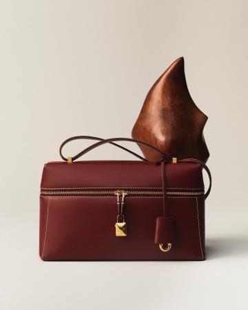 ロロ・ピアーナのシグネチャーバッグを称えて ロロ・ピアーナのシグネチャーバッグを称えて