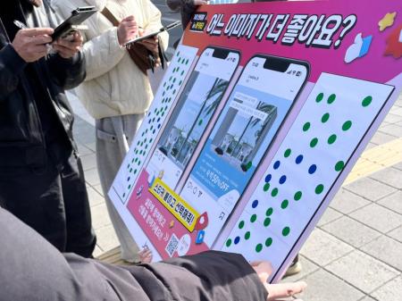 博多駅前で訪日韓国人194人に海外向け広告調査を実施 博多駅前で訪日韓国人194人に海外向け広告調査を実施