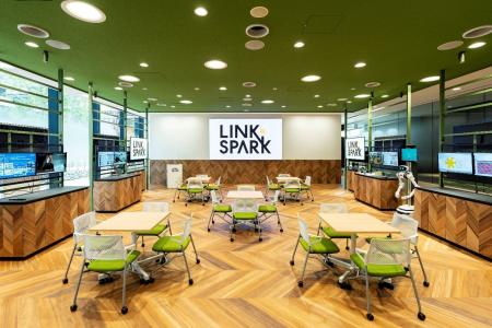 お客さまのデジタルトランスフォーメーションを加速さ お客さまのデジタルトランスフォーメーションを加速さ