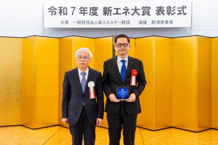 LIXILの「PVロールスクリーンシステム」が令和7utf-8 LIXILの「PVロールスクリーンシステム」が令和7utf-8