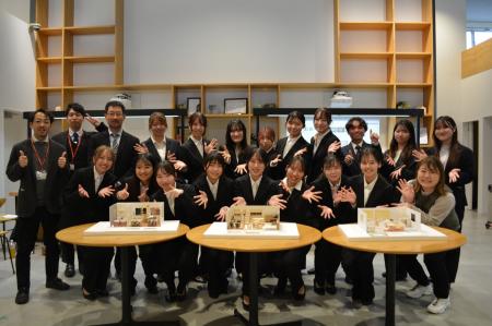 畿央大学との産学連携プロジェクト第2弾 社内発表会を 畿央大学との産学連携プロジェクト第2弾 社内発表会を