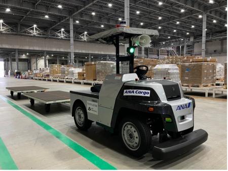 国内初、成田国際空港貨物上屋間における自動運転レベ 国内初、成田国際空港貨物上屋間における自動運転レベ