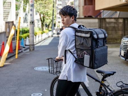 ラストマイル配送のエニキャリ、街中の配達員を地域で ラストマイル配送のエニキャリ、街中の配達員を地域で