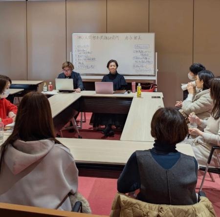 いじめは教室からスマホの中へ...ネットいじめがutf-8 いじめは教室からスマホの中へ...ネットいじめがutf-8