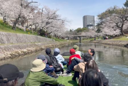 岡崎城公園で「舟あそび」運航 桜を水上から楽しむお 岡崎城公園で「舟あそび」運航 桜を水上から楽しむお