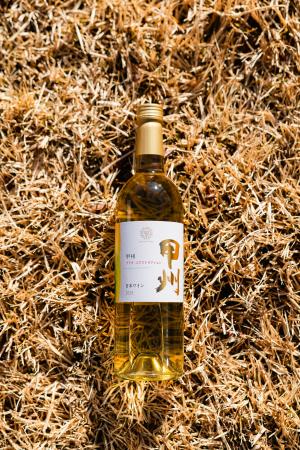 生産864本。若手醸造家が造ったアルコール8%、甘口 生産864本。若手醸造家が造ったアルコール8%、甘口