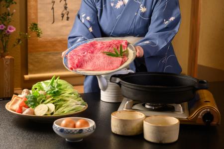 桜シーズンの京都で味わう和牛すき焼き鴨川沿い「京都 桜シーズンの京都で味わう和牛すき焼き鴨川沿い「京都