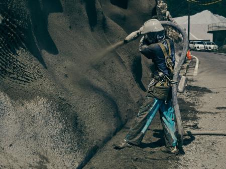 【現場は肌もメンテナンスする時代へ】建設業従事者60 【現場は肌もメンテナンスする時代へ】建設業従事者60